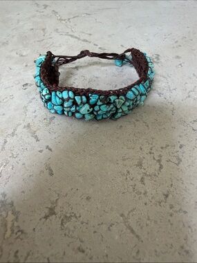 EUC Turquoise Chip Bead and Chocolate Brown Macrame Crochet Raffia Bracelet